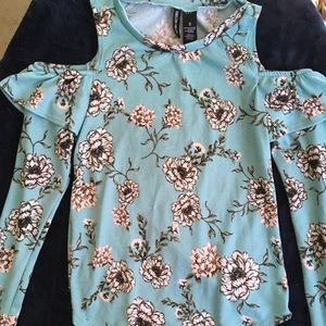 Light, clear shoulder long sleeve.